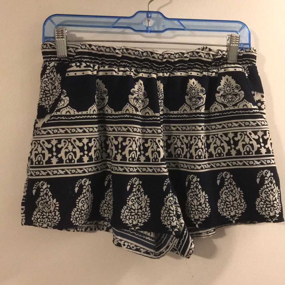 Mine dark navy/cream shorts